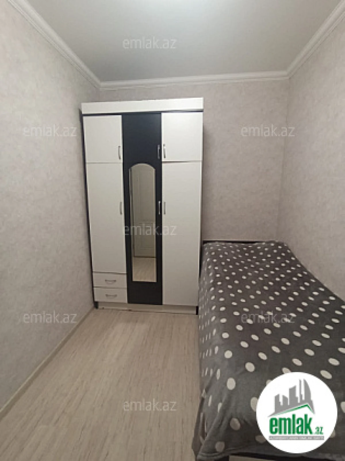 Satılır 4 otaqlı köhnə tikili 100 m²