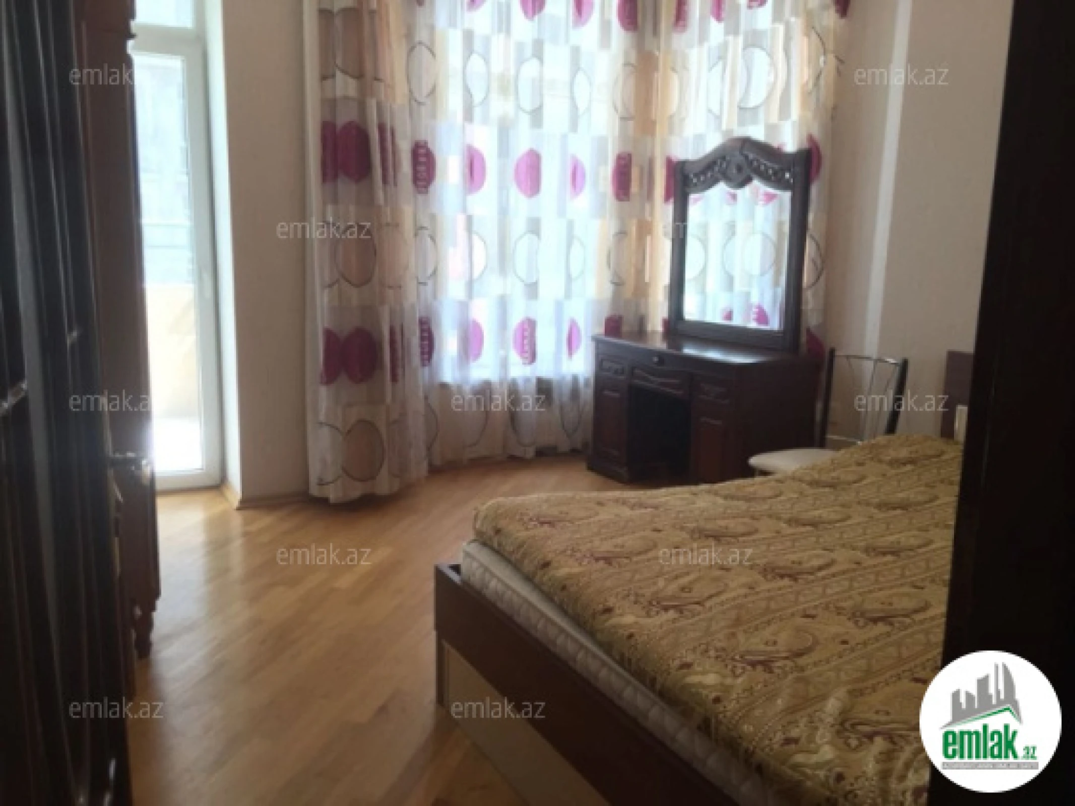 Satılır 3 otaqlı yeni tikili 125 m²