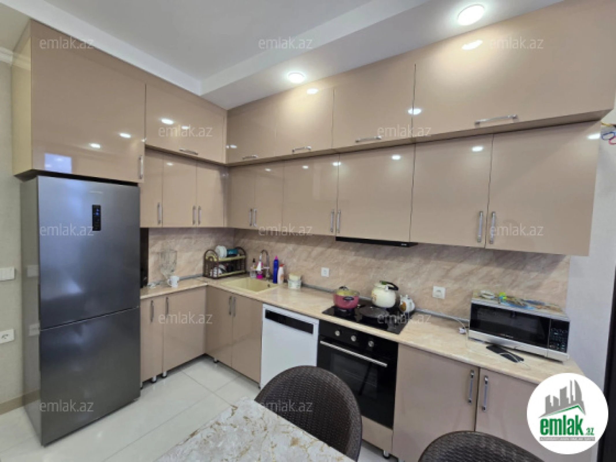 Satılır 2 otaqlı yeni tikili 82.5 m²