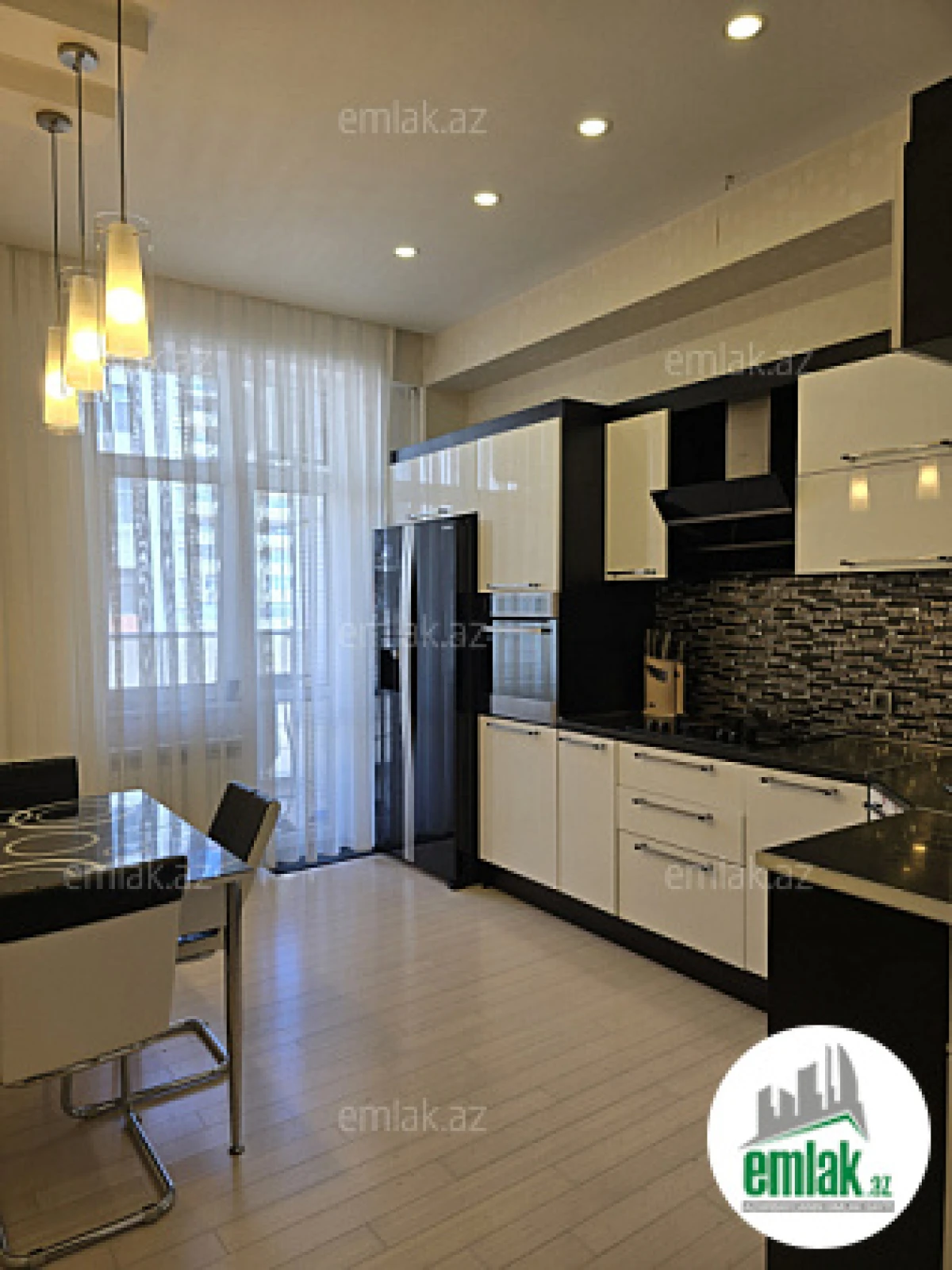 Satılır 3 otaqlı yeni tikili 130 m²
