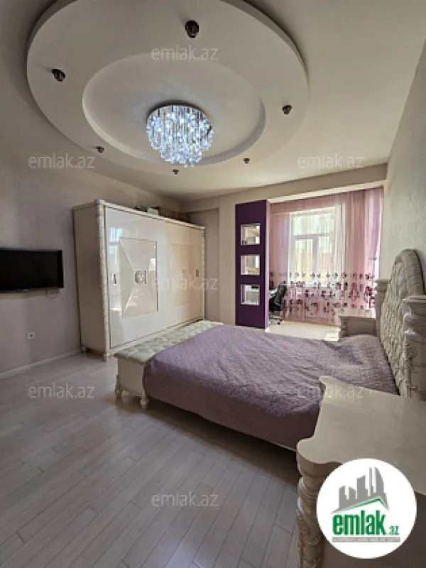 Satılır 3 otaqlı yeni tikili 130 m²