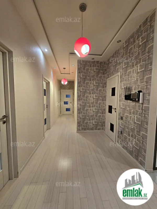 Satılır 3 otaqlı yeni tikili 130 m²