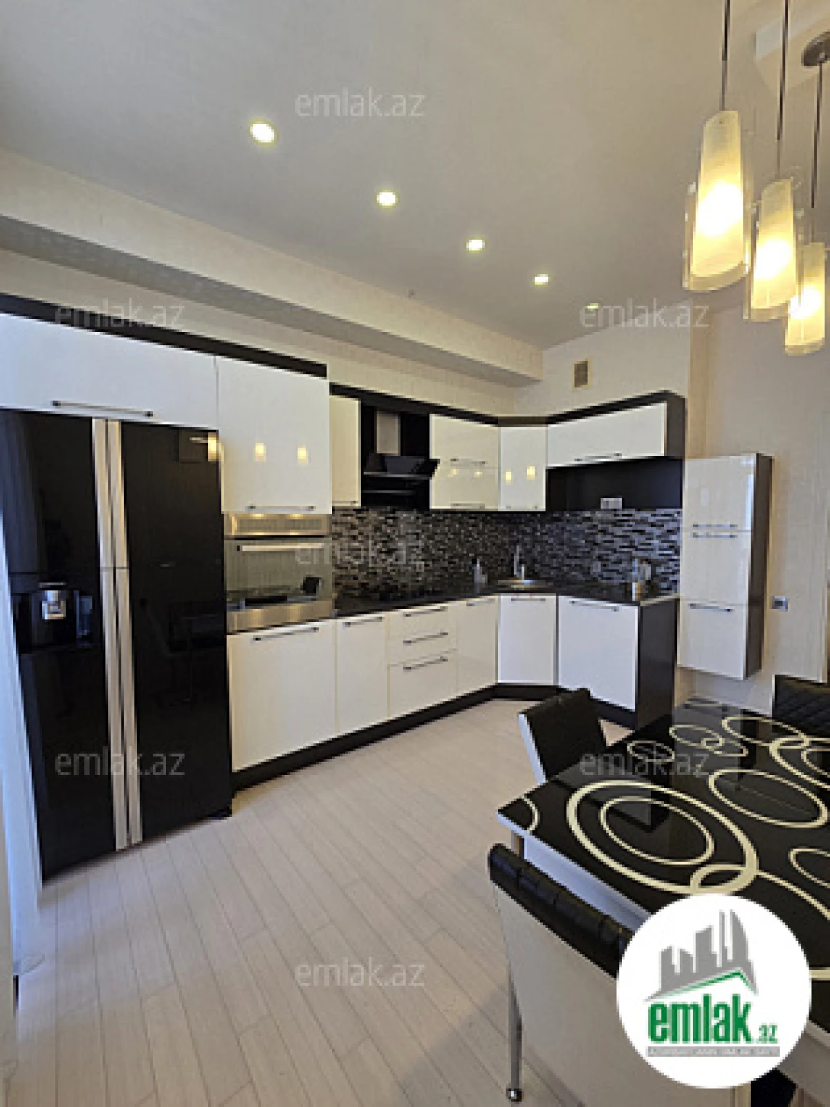 Satılır 3 otaqlı yeni tikili 130 m²