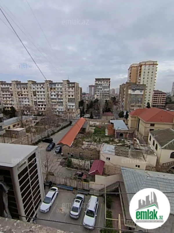 Satılır 4 otaqlı köhnə tikili 95 m²