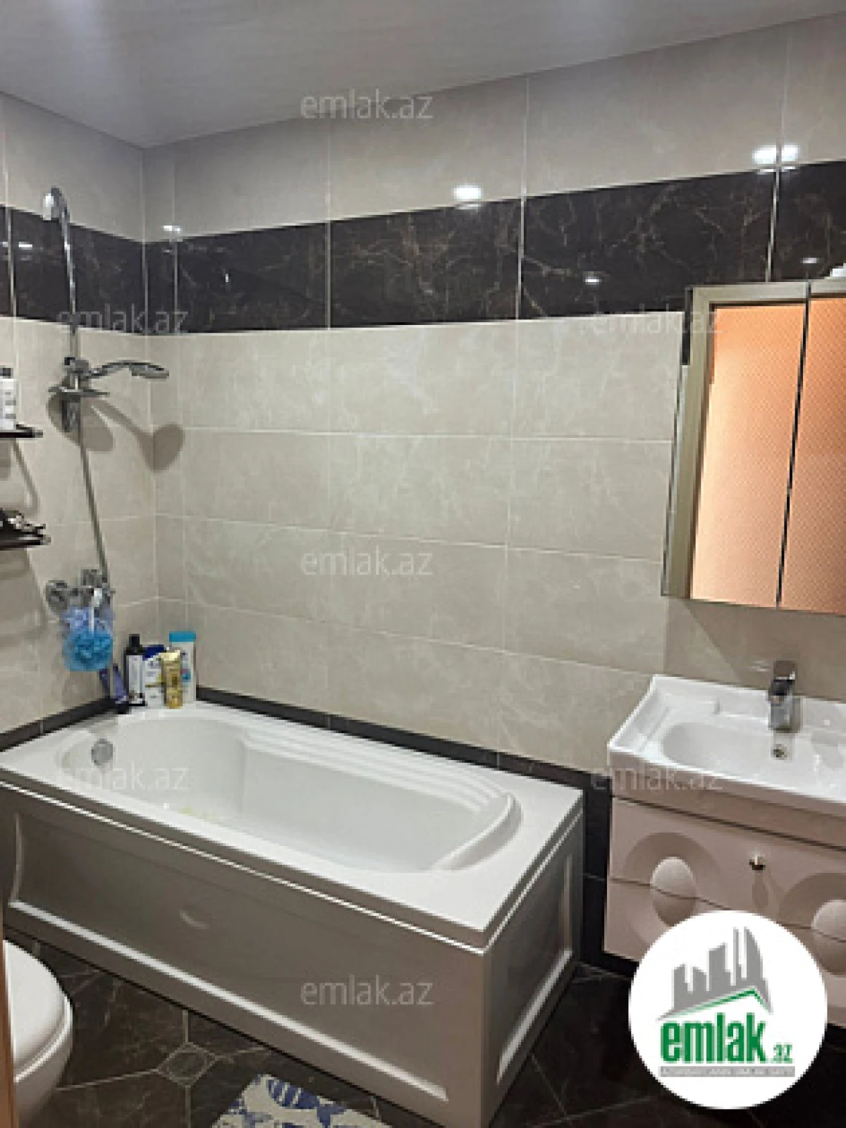 Satılır 2 otaqlı yeni tikili 70 m²