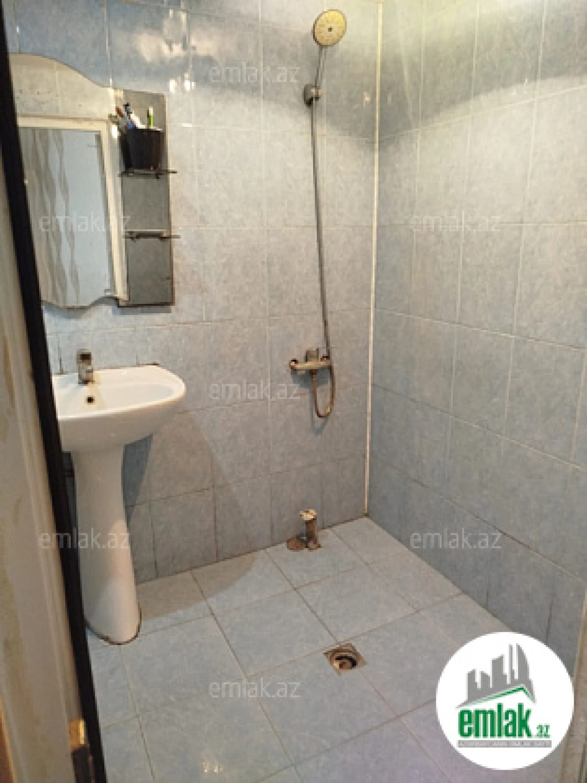 Satılır 2 otaqlı köhnə tikili 50 m²