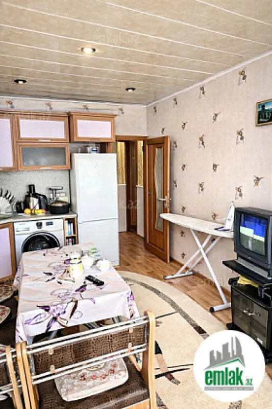 Satılır 2 otaqlı köhnə tikili 68 m²