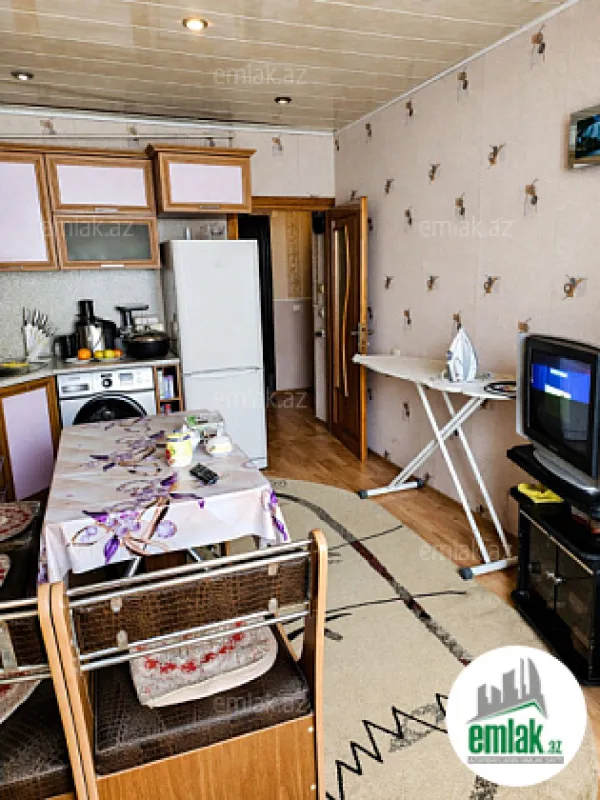 Satılır 2 otaqlı köhnə tikili 68 m²