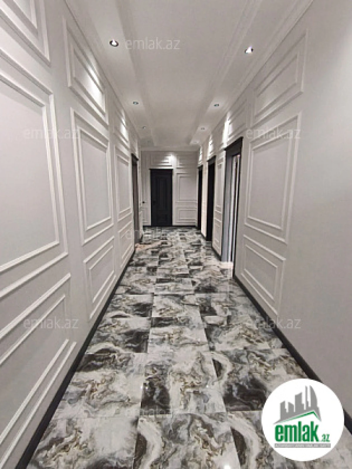 Satılır 6 otaqlı mənzil 306 m²