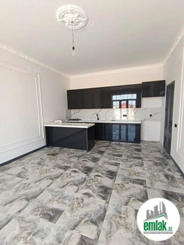Satılır 6 otaqlı mənzil 306 m²