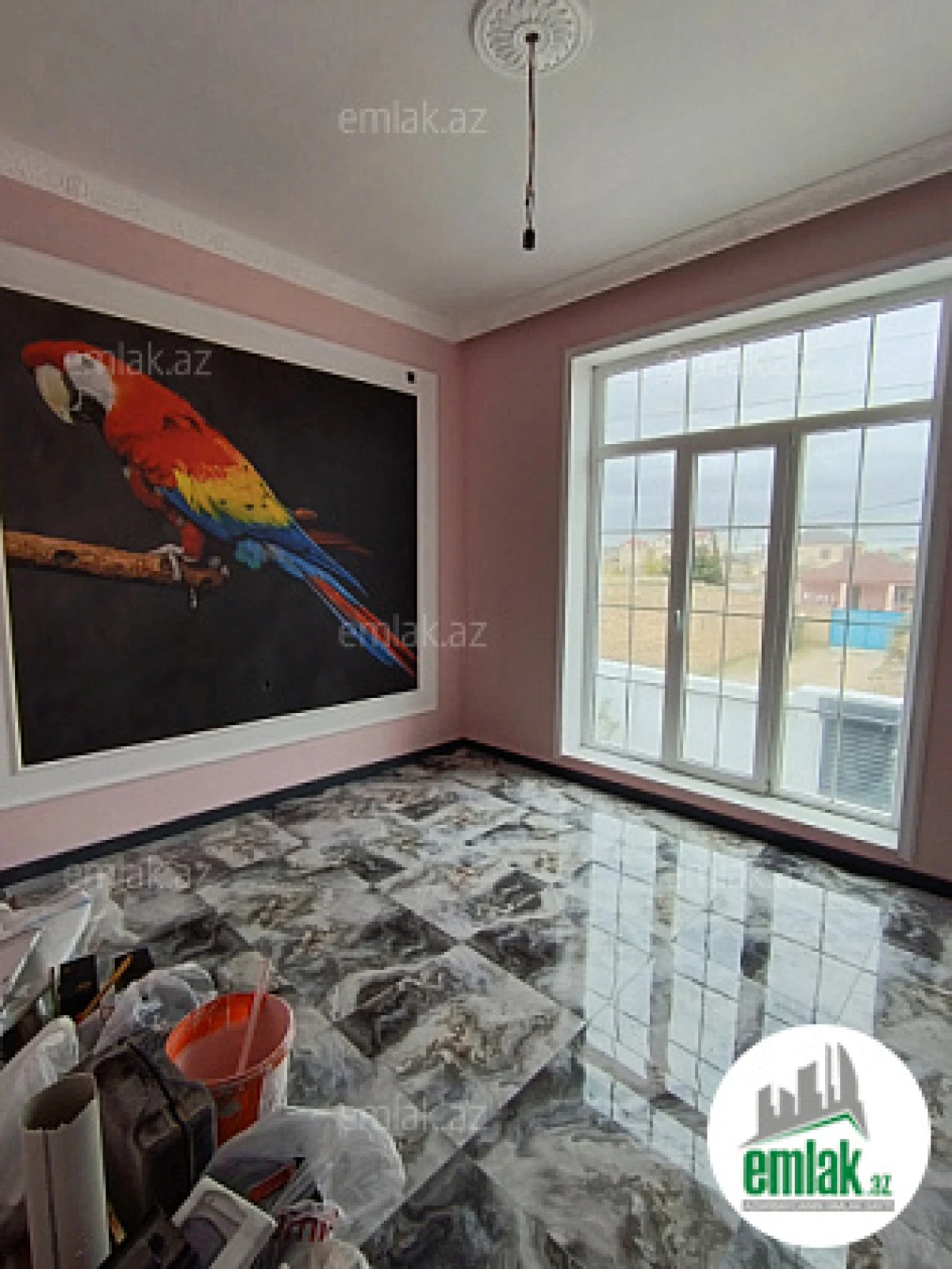 Satılır 6 otaqlı mənzil 306 m²