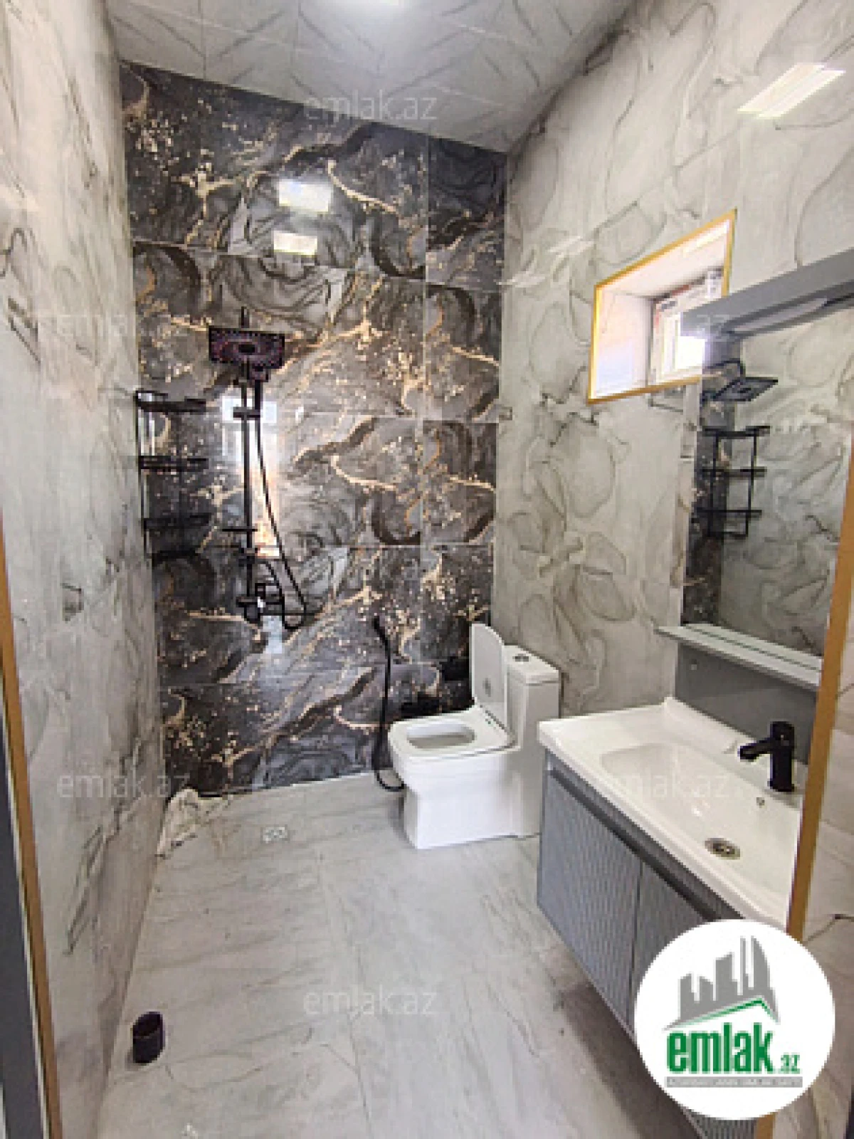 Satılır 6 otaqlı mənzil 306 m²