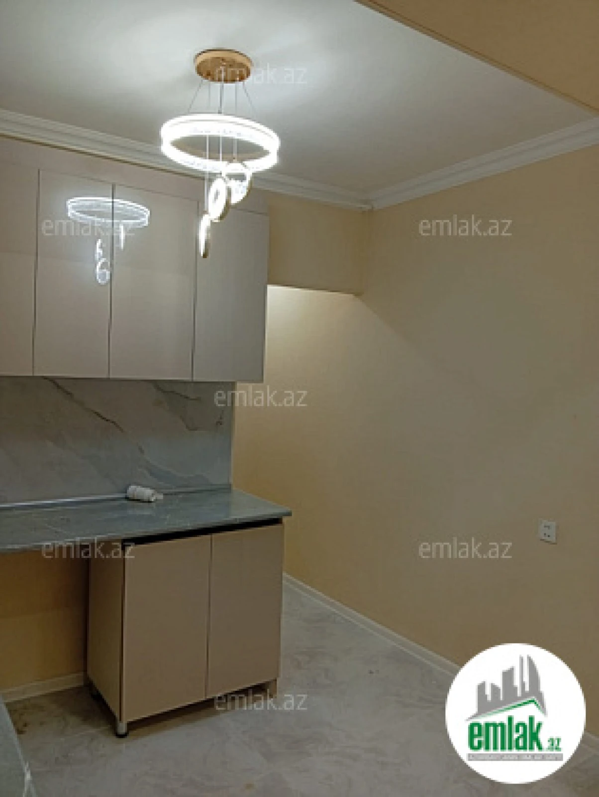 Satılır 2 otaqlı köhnə tikili 75 m²