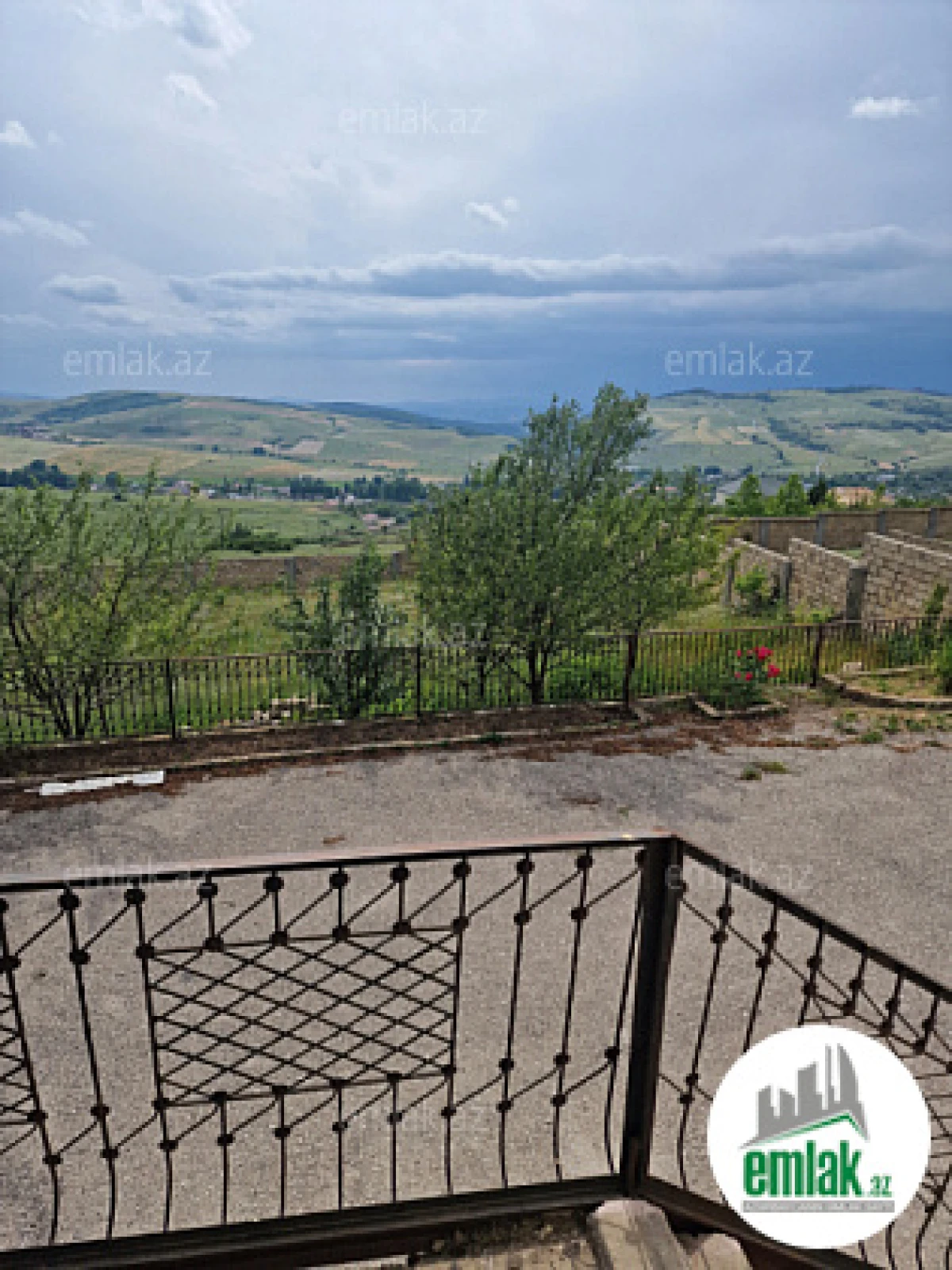 Satılır 6 otaqlı həyət evi 263 m²