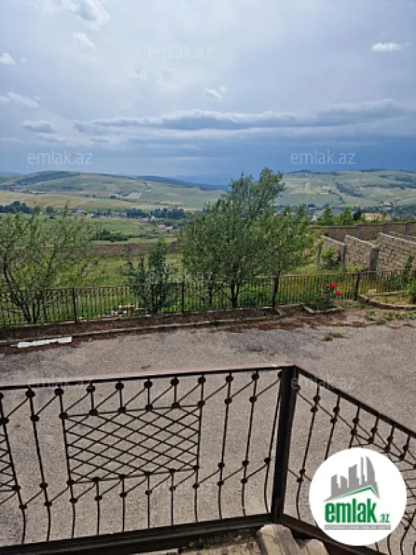 Satılır 6 otaqlı həyət evi 263 m²