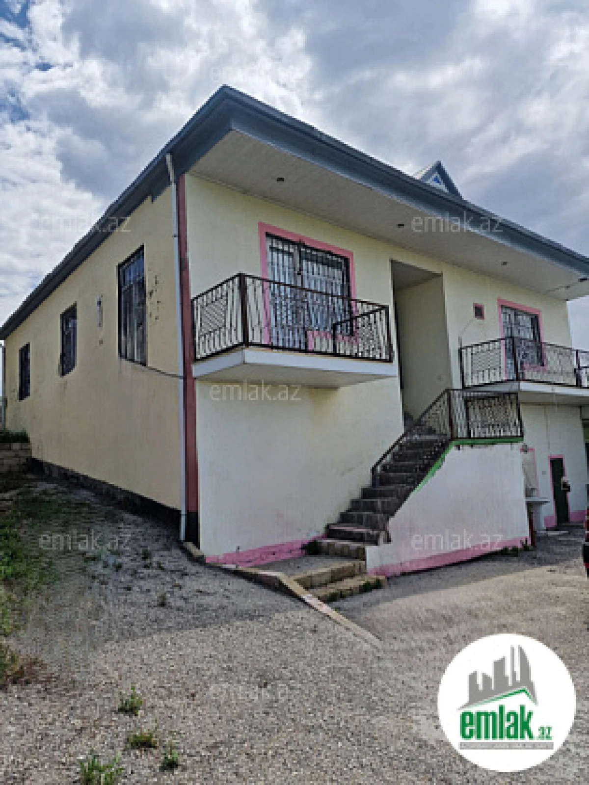 Satılır 6 otaqlı həyət evi 263 m²