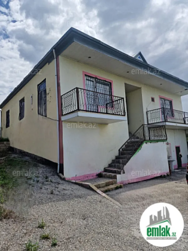 Satılır 6 otaqlı həyət evi 263 m²