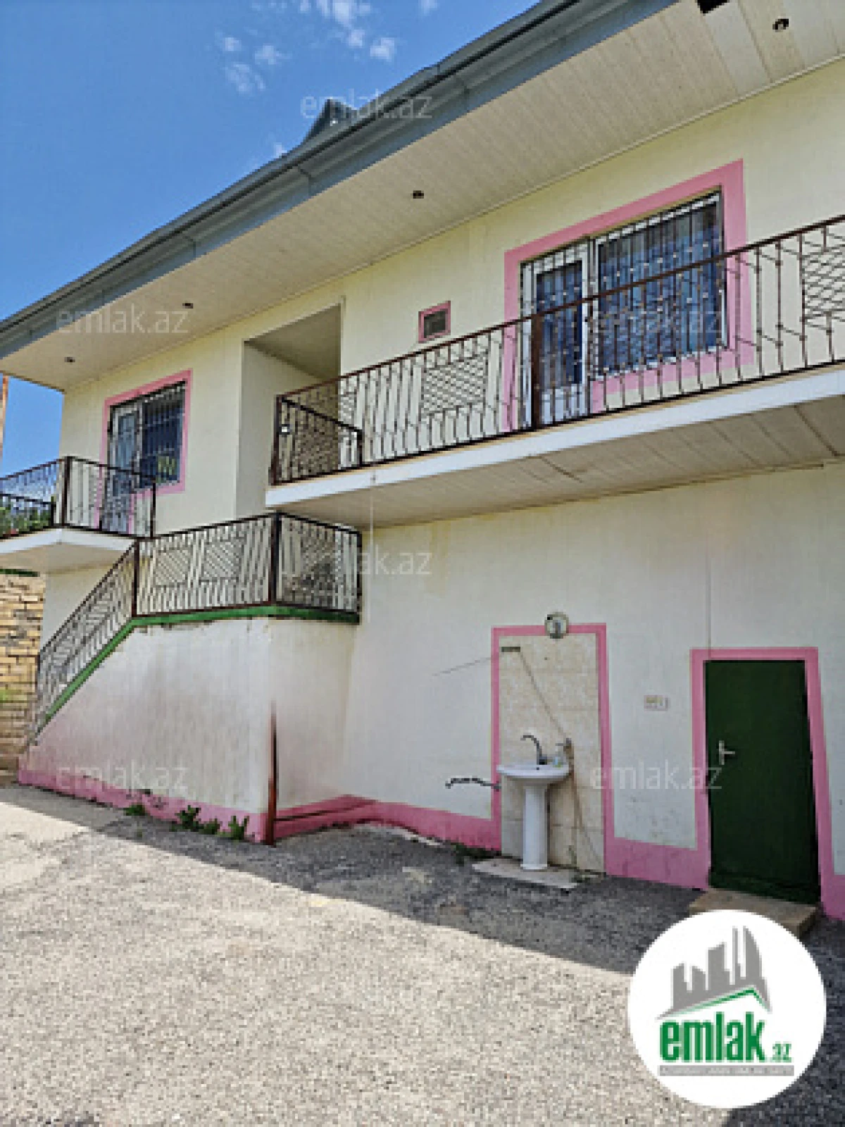 Satılır 6 otaqlı həyət evi 263 m²