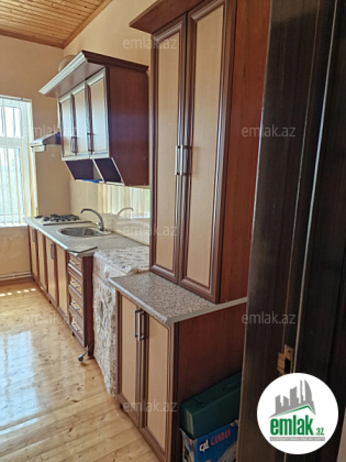 Satılır 6 otaqlı həyət evi 263 m²