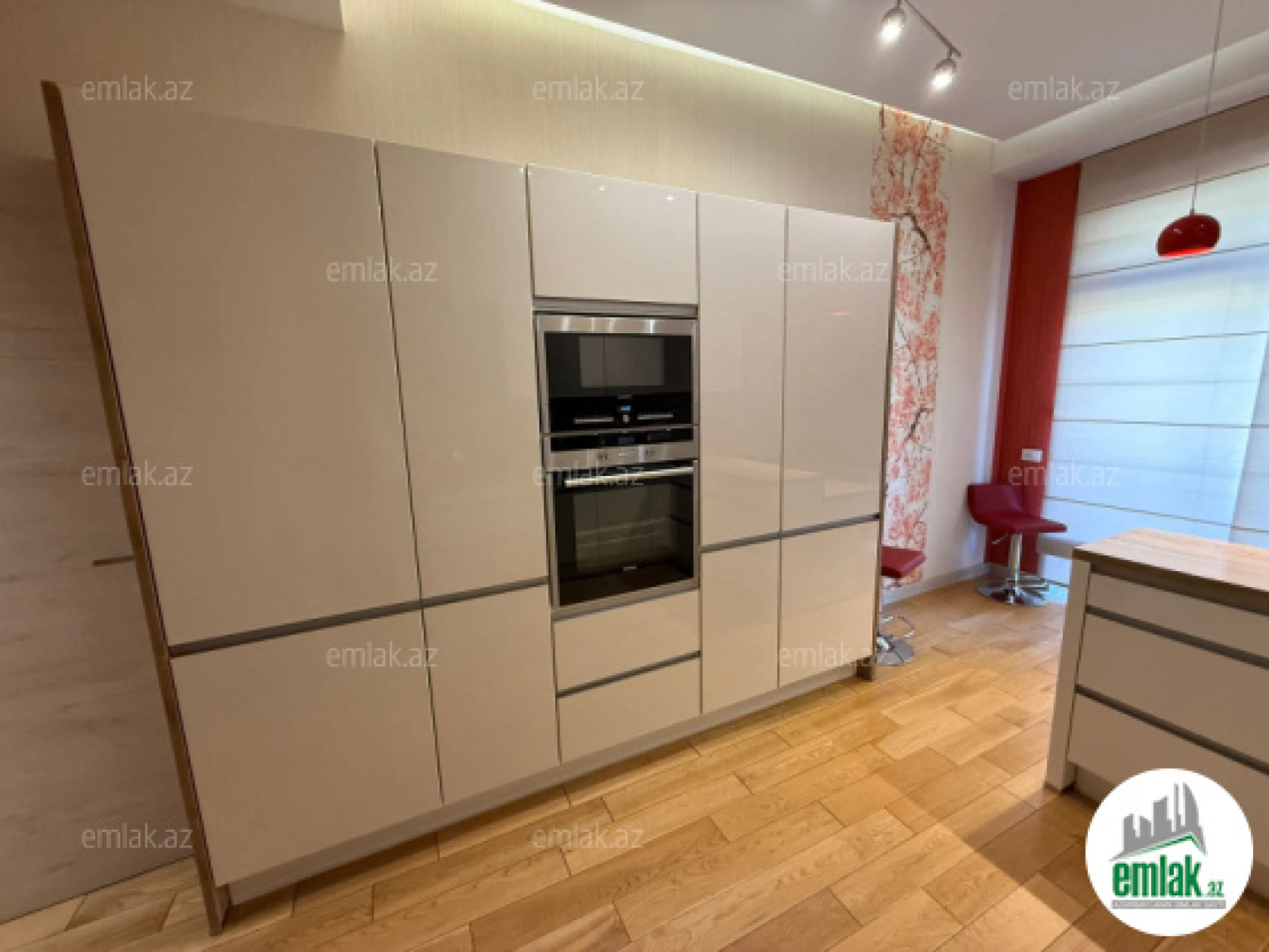 Satılır 4 otaqlı yeni tikili 160 m²