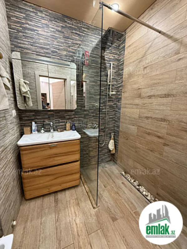 Satılır 4 otaqlı yeni tikili 160 m²