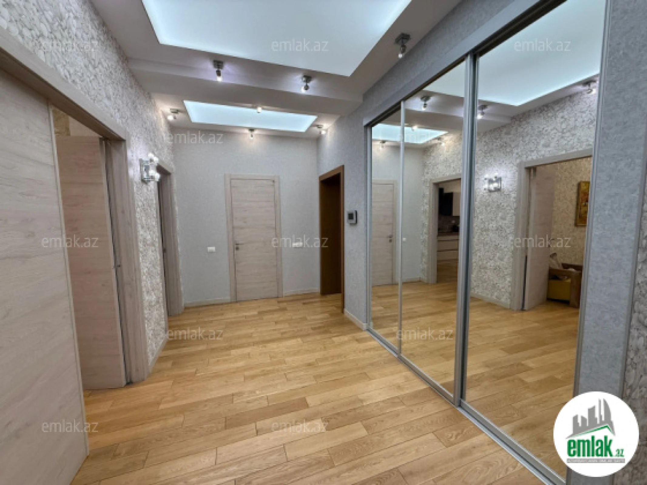 Satılır 4 otaqlı yeni tikili 160 m²