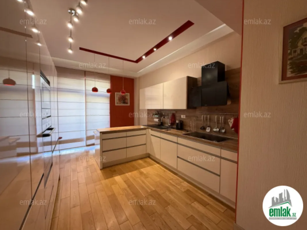 Satılır 4 otaqlı yeni tikili 160 m²