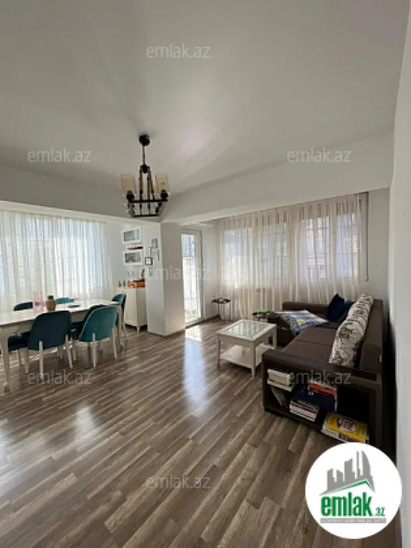 Satılır 3 otaqlı köhnə tikili 90 m²