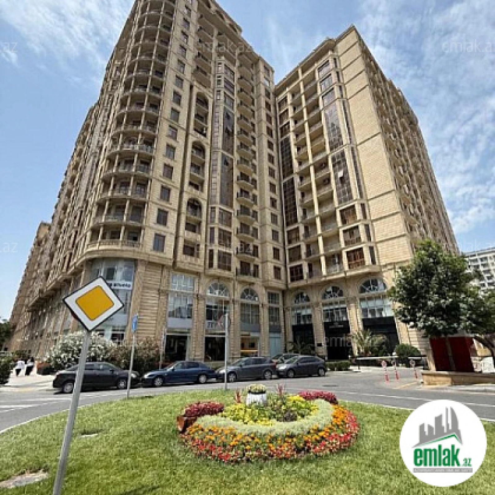 Satılır 4 otaqlı yeni tikili 210 m²