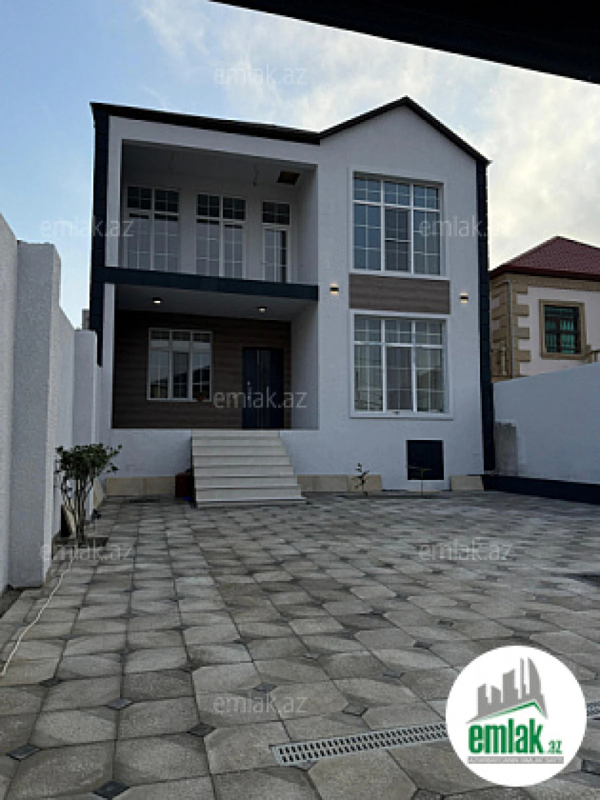 Satılır 6 otaqlı həyət evi 250 m²