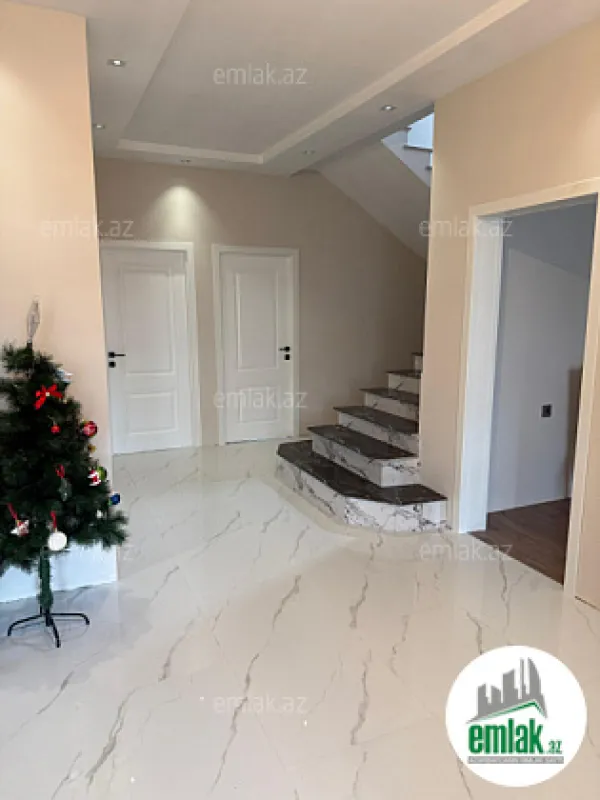 Satılır 6 otaqlı həyət evi 250 m²