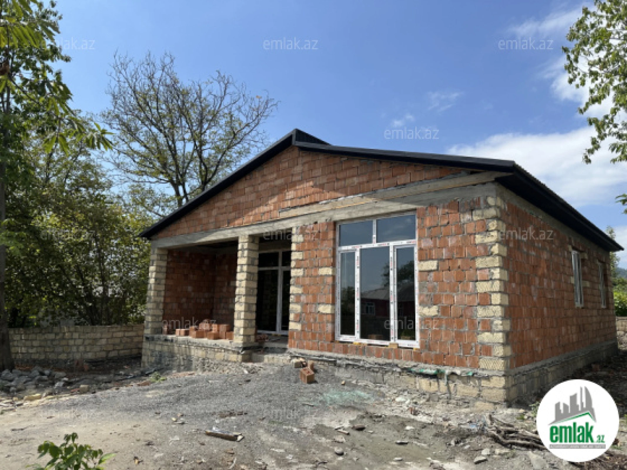 Satılır 4 otaqlı mənzil 135 m²