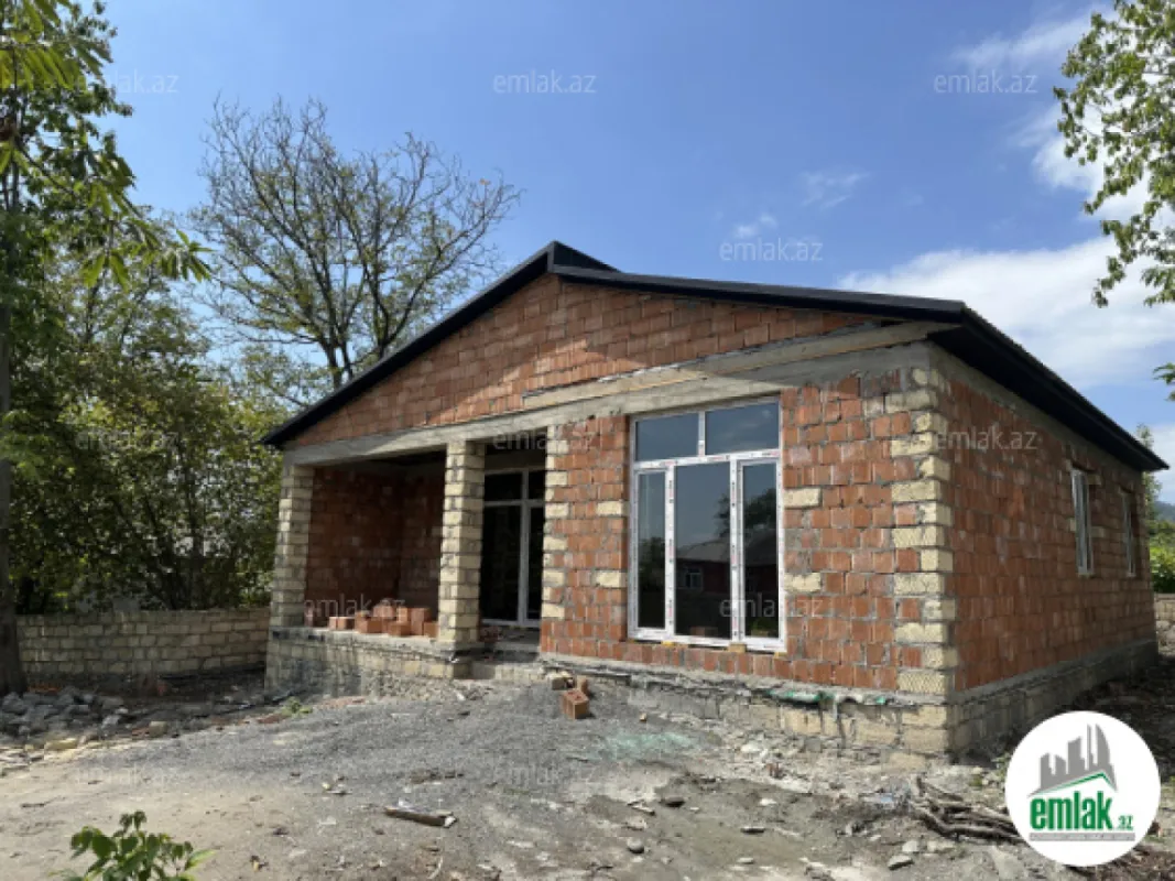 Satılır 4 otaqlı mənzil 135 m²