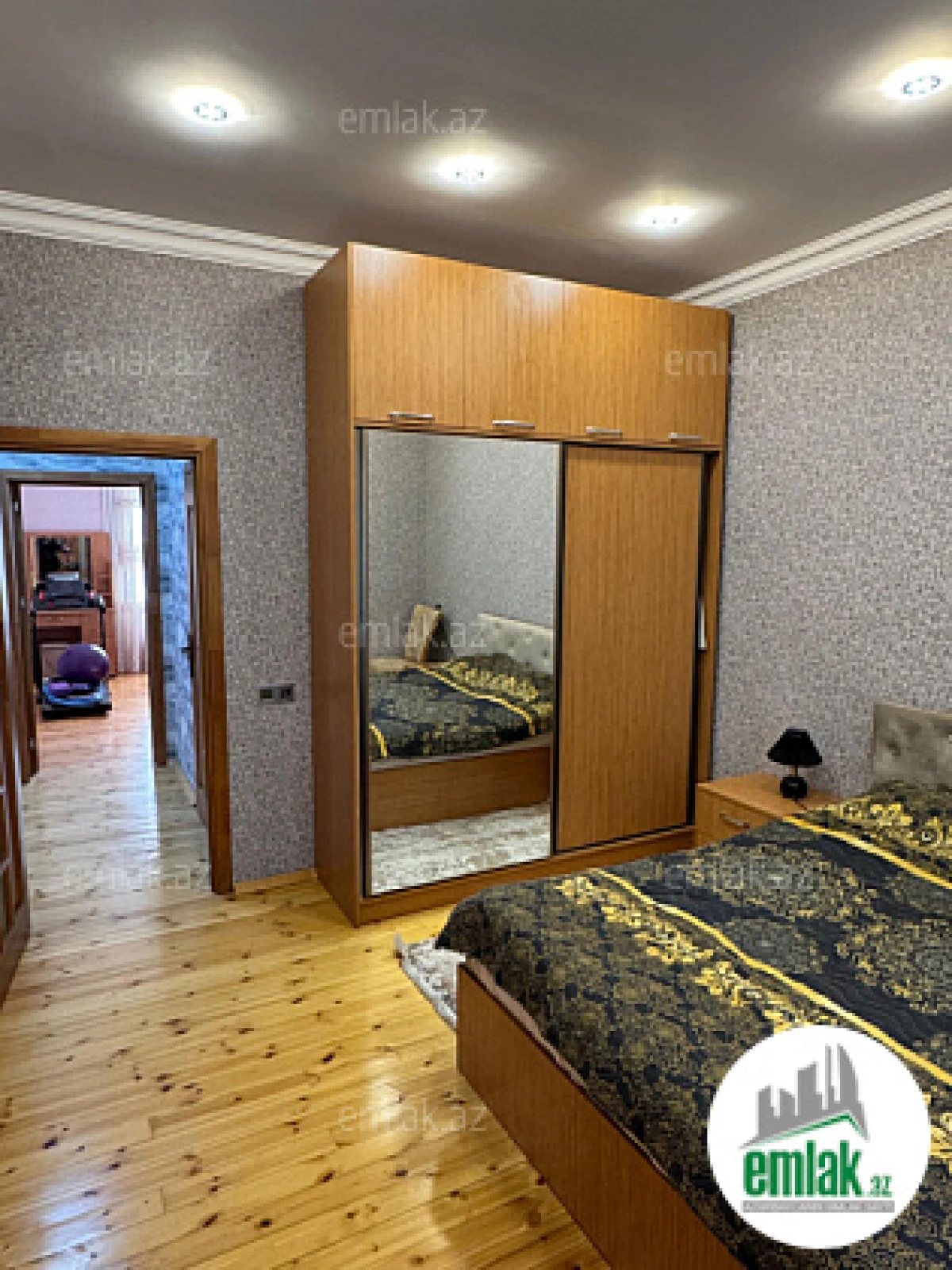 Satılır 4 otaqlı həyət evi 200 m²