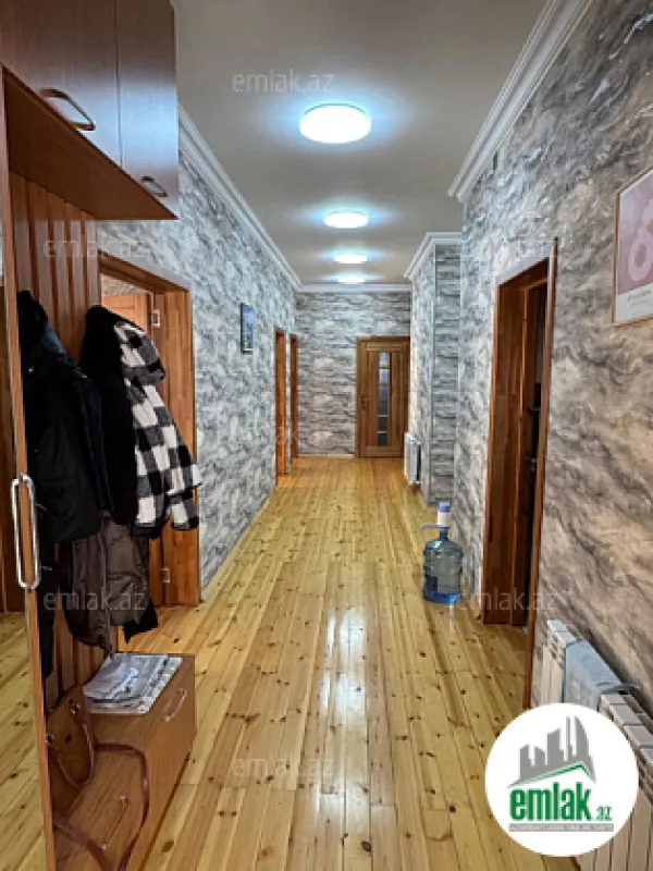Satılır 4 otaqlı həyət evi 200 m²