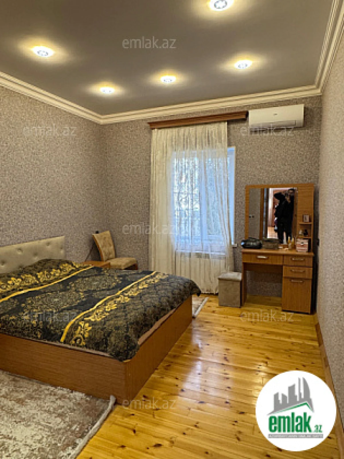 Satılır 4 otaqlı həyət evi 200 m²