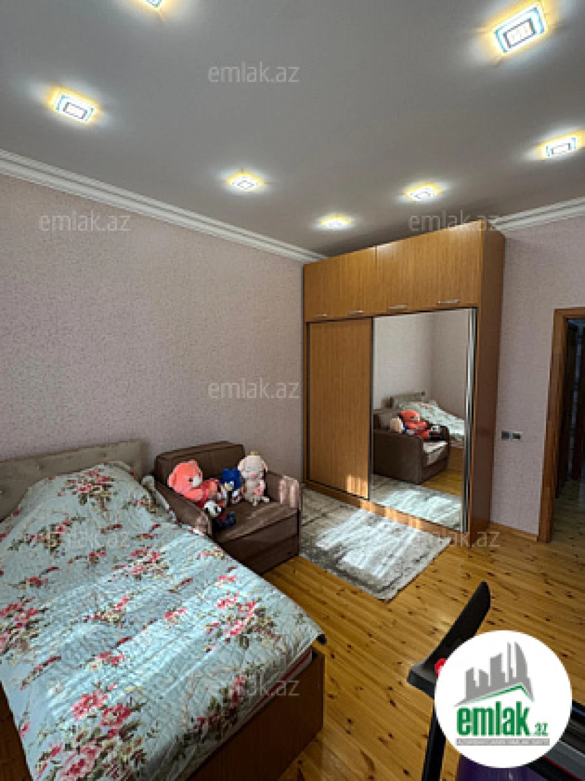 Satılır 4 otaqlı həyət evi 200 m²