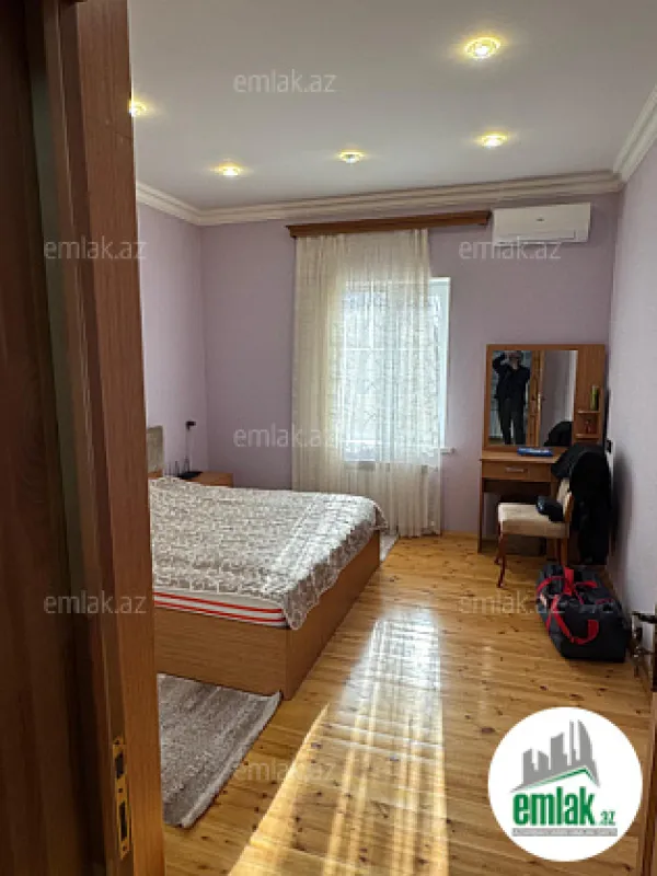 Satılır 4 otaqlı həyət evi 200 m²