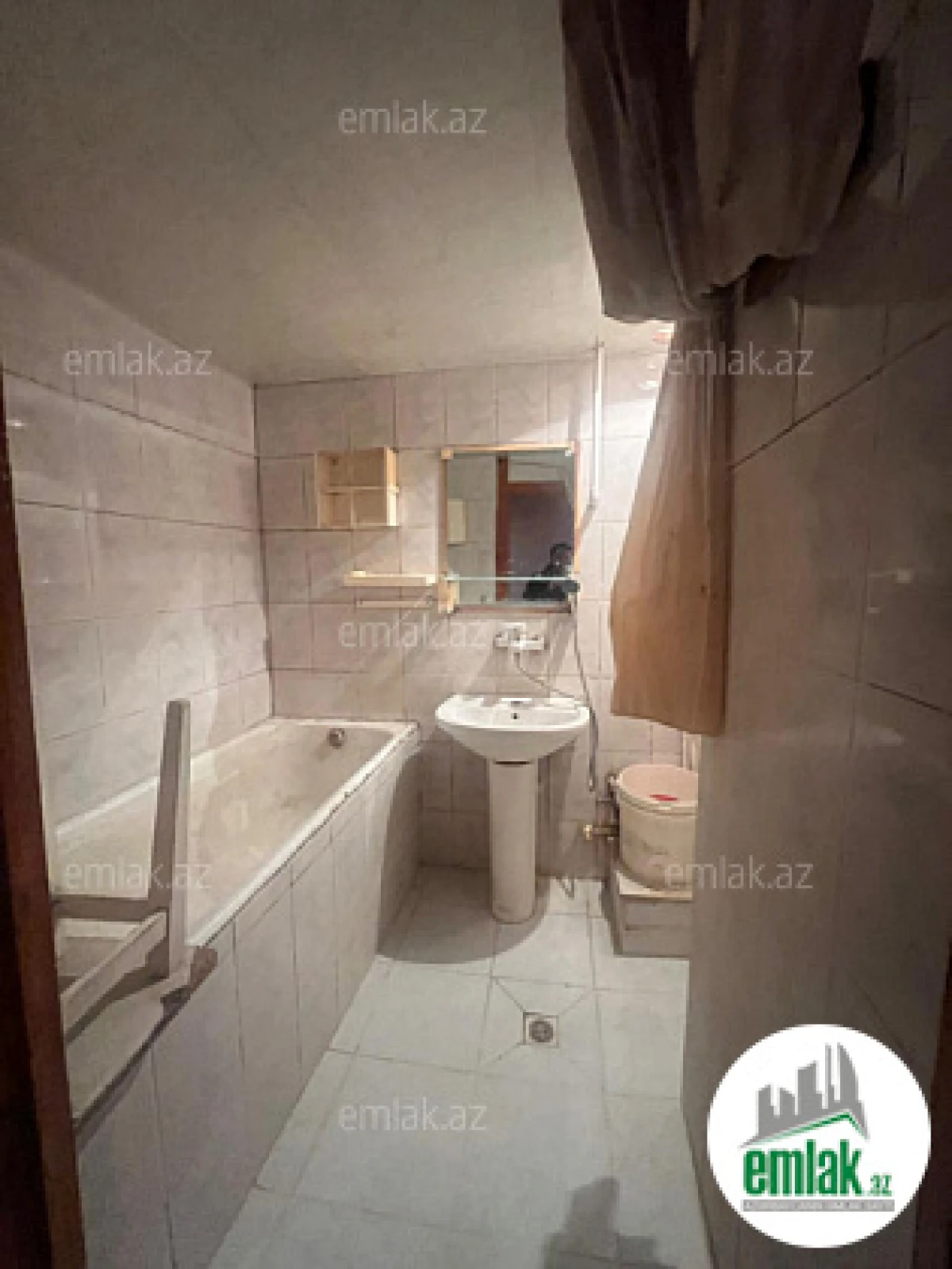 Satılır 5 otaqlı köhnə tikili 103 m²