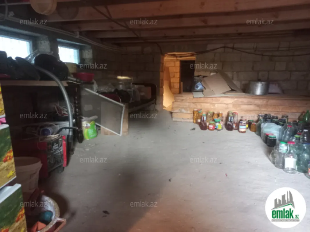 Satılır 6 otaqlı həyət evi 300 m²