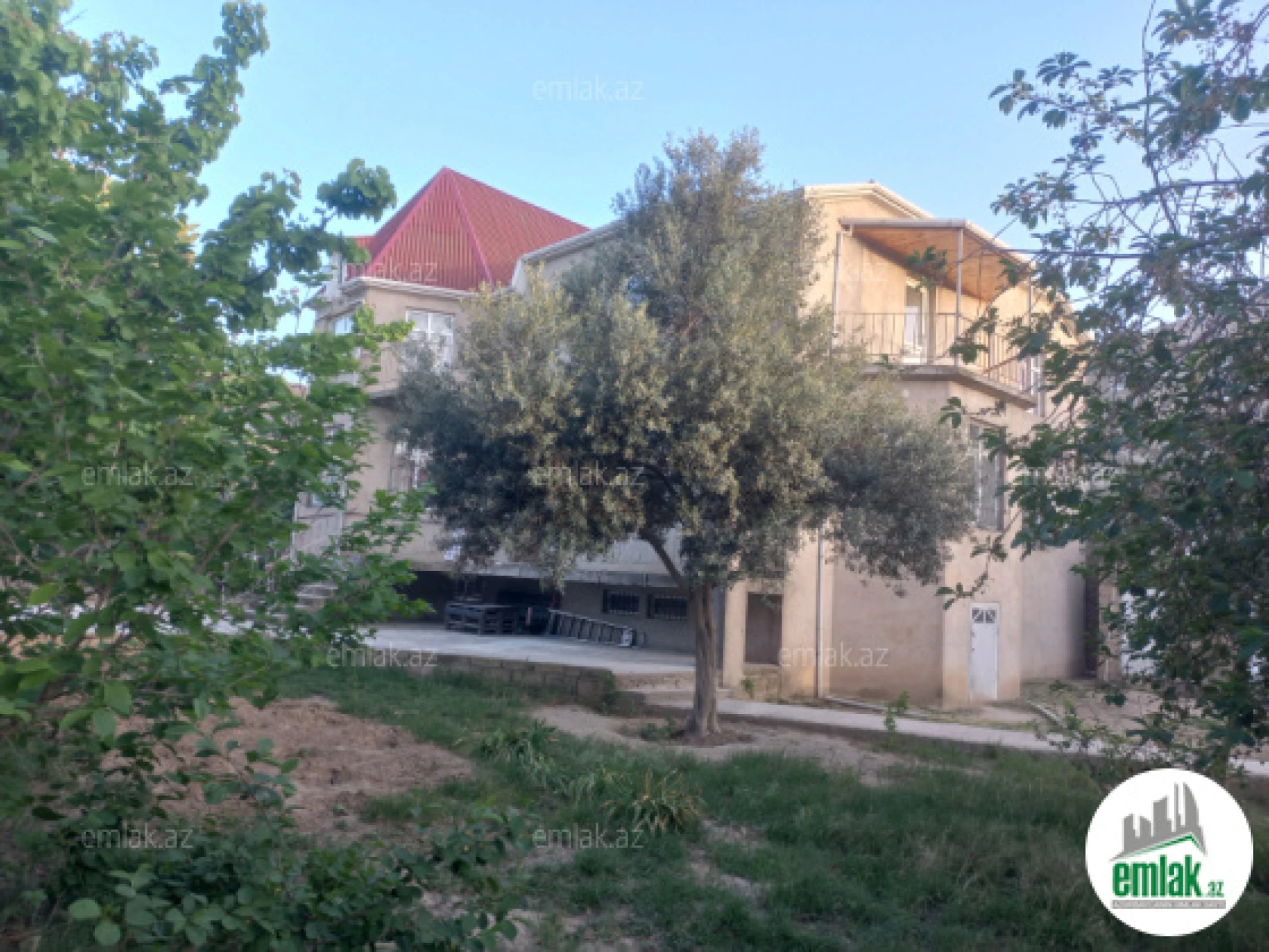 Satılır 6 otaqlı həyət evi 300 m²