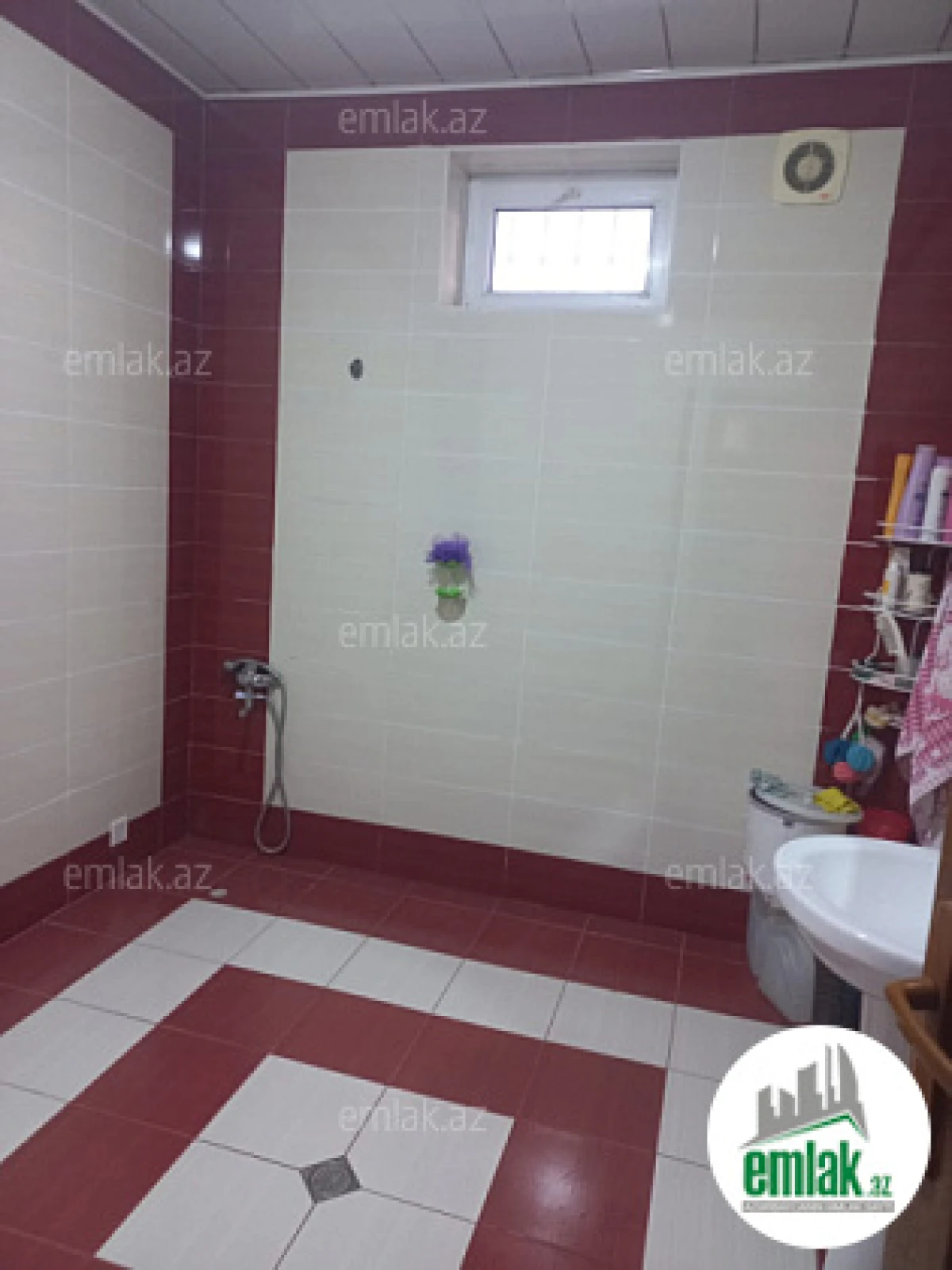 Satılır 6 otaqlı həyət evi 300 m²