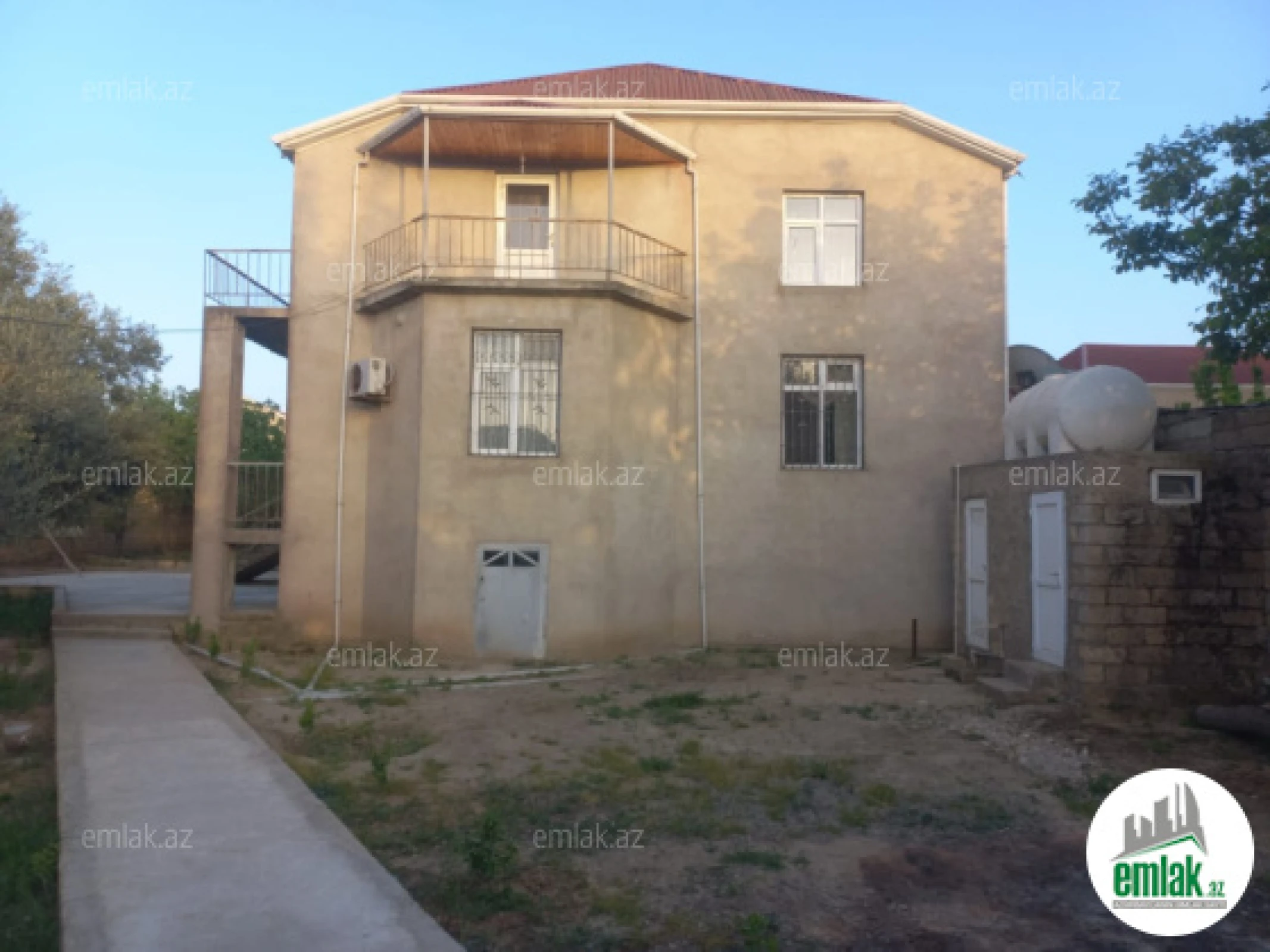 Satılır 6 otaqlı həyət evi 300 m²