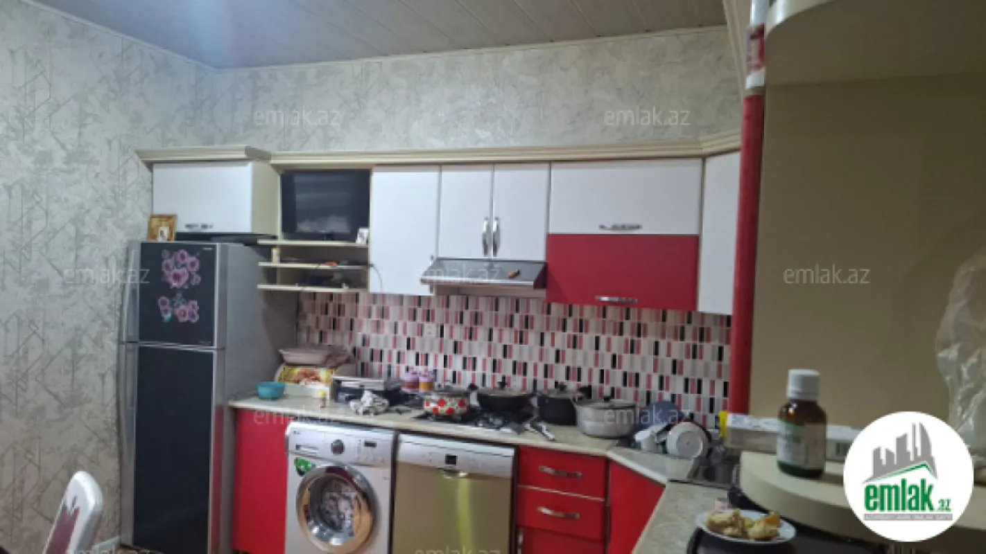 Satılır 6 otaqlı həyət evi 300 m²