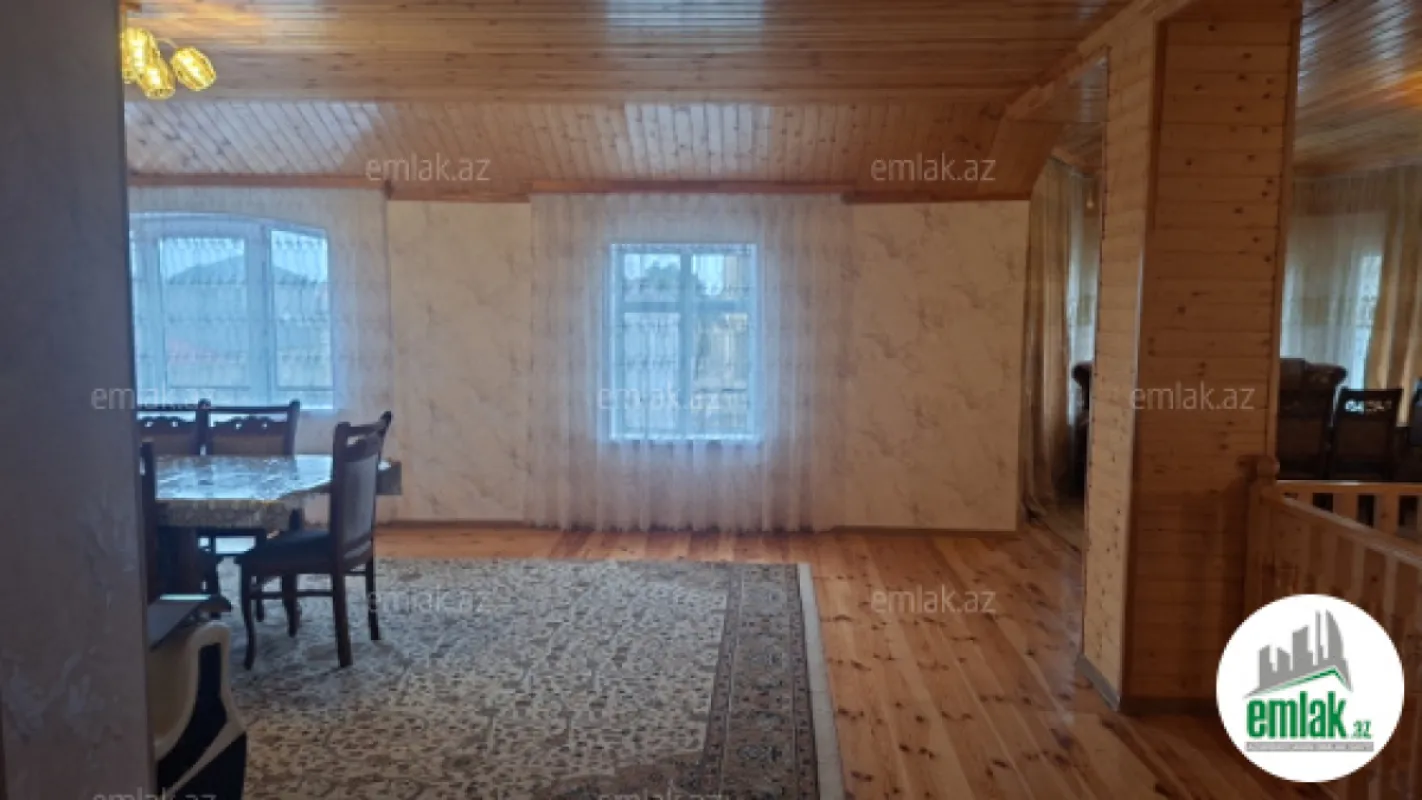 Satılır 6 otaqlı həyət evi 300 m²