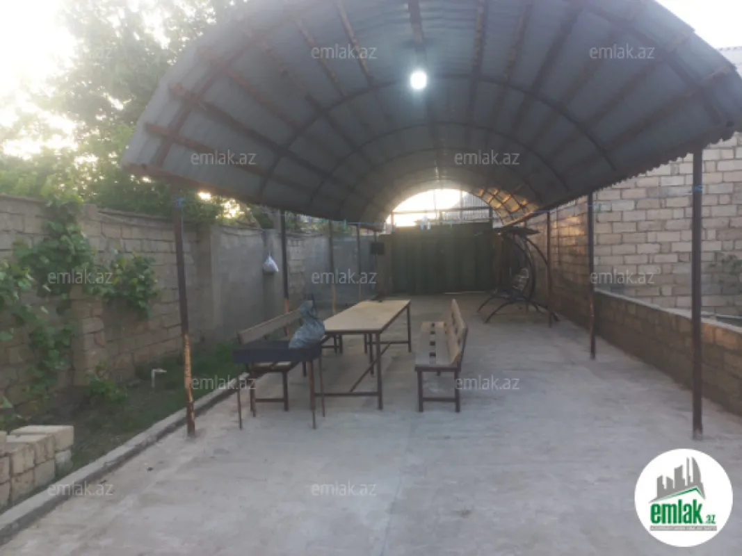 Satılır 6 otaqlı həyət evi 300 m²
