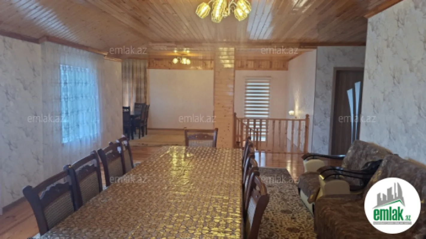 Satılır 6 otaqlı həyət evi 300 m²