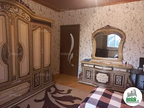 Satılır 6 otaqlı həyət evi 300 m²