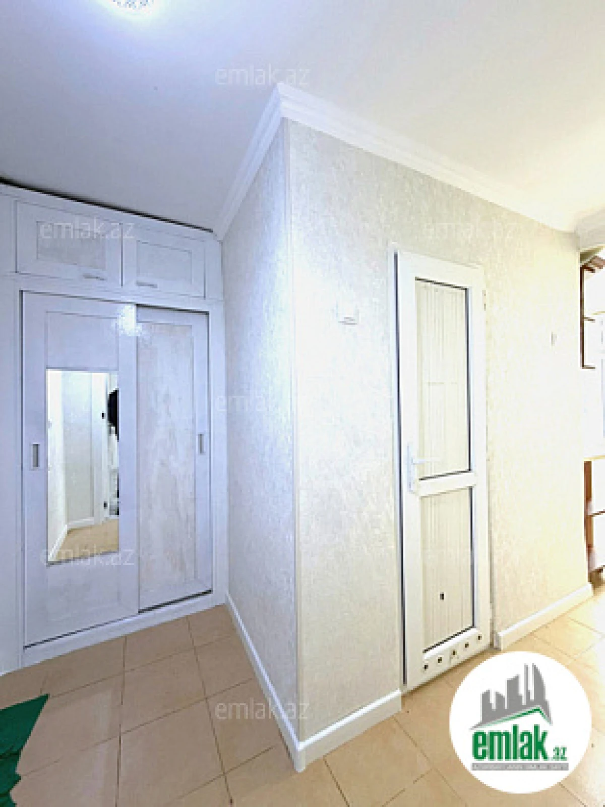 Satılır 2 otaqlı köhnə tikili 50 m²