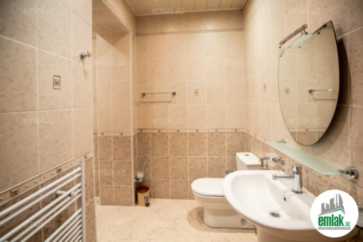 Satılır 7 otaqlı həyət evi 404 m²